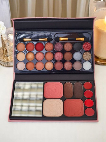 ANYLADY Kompaktní paletka na líčení – oční stíny, konturování, rty 33 odstínů