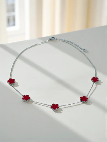 Náhrdelník Aurelia Clavis s perletí ve zlatém provedení