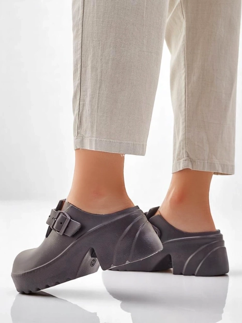 Royalfashion жіночі гумові сандалі на підборах Voxones