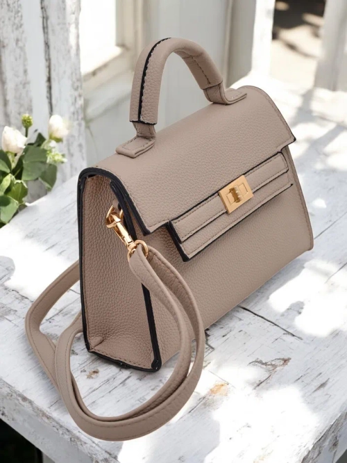 Royalfashion Елегантна маленька сумка для жінок, тип: сумка. Елегантна маленька сумка для жінок, обладнана магнітним замком. Вона має знімний, регульований ремінь, що дозволяє комфортно носити її різними способами. Ідеально підходить для вечірніх виходів