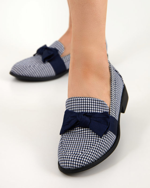 Синьо-білі жіночі лофери з візерунком Lukisto