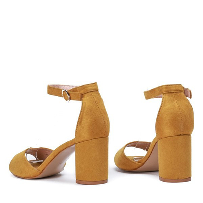 Żółte sandały z eko - zamszu na słupku Arrietty - Obuwie