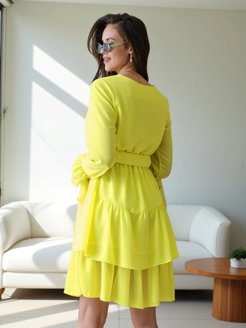 Royalfashion Жіноча міні-сукня з рюшами та обгорнутим декольте