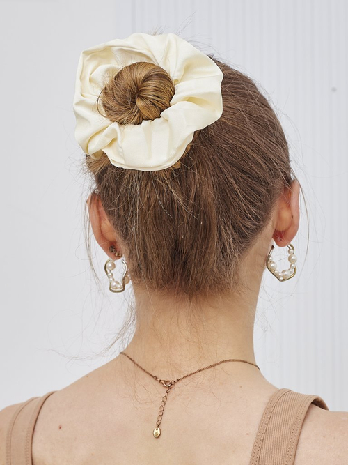 Royalfashion Атласна гумка для волосся Satelle Стиль