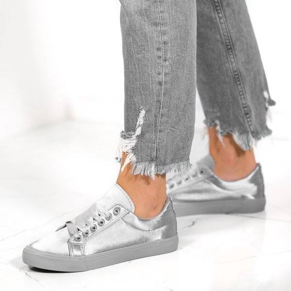 OUTLET Šedé tenisky svázané stuhou Natalienn - obuv