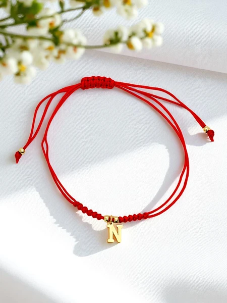 Dámský náramek s písmenem N