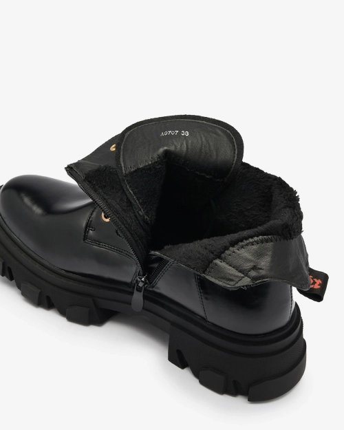 Royalfashion Чорні жіночі утеплені черевики з екошкіри Selori trapper