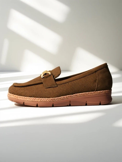 Royalfashion Жіночі туфлі з декоративним акцентом на носку