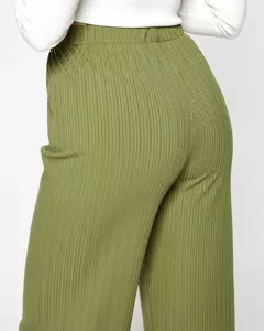 tmavě zelená