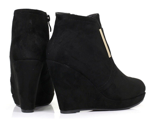 Czarne botki na koturnie - Obuwie