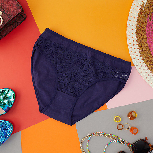 Темно-сині жіночі трусики з мереживом