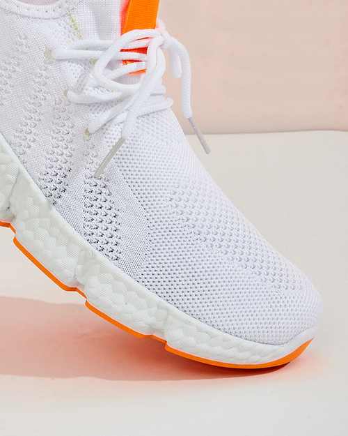 Білі жіночі кросівки з помаранчевими вставками Baym