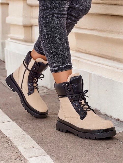 Жіночі чоботи Роялфешн Феринол Жіночі чоботи Роялфешн Ферінол є винятковим взуттям, що поєднує стиль і комфорт. Виготовлені з екологічної замші та наповнені ніжним хутром. Модель з шнурками та застібається на блискавку. Ž 87654321. <p>ЖІНОЧІ ЧОБОТИ ЧОНІ Ф