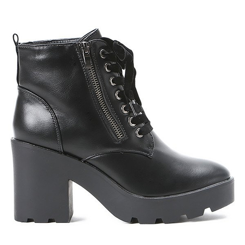 Czarne botki na grubej podeszwie - Obuwie