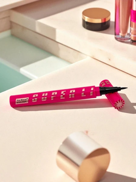 Oční linka ve formě pera