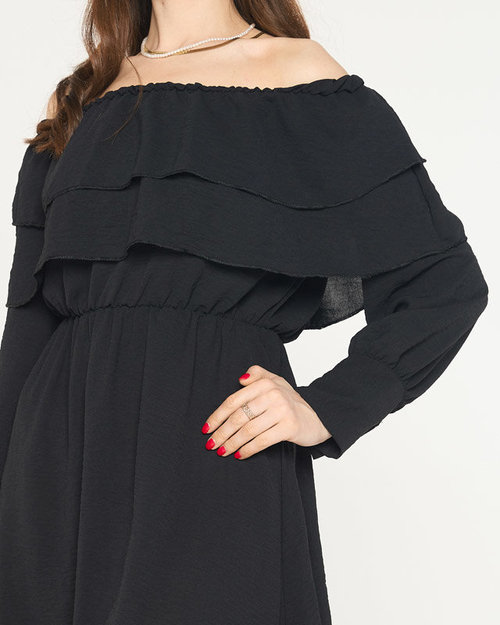 Чорна сукня з оборками