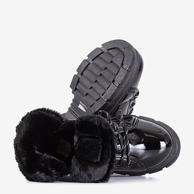 Černé lakované dámské boty od firmy Rostorie - Footwear