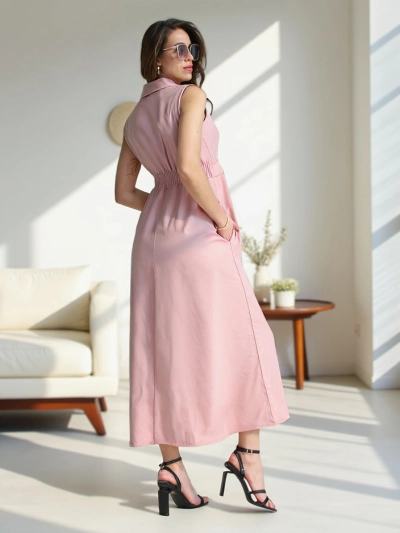 Royalfashion Жіноча безрукавна сукня з обтискним вирізом Bizness