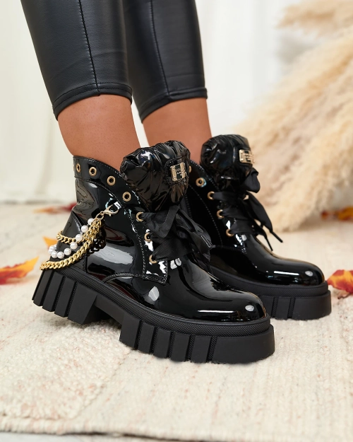 Жіночі лаковані утеплені черевики Royalfashion чорного кольору Dahaff