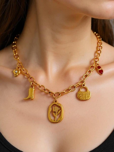 Náhrdelník Aurelia Charis s přívěsky v boho stylu