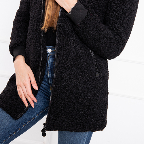 Чорна жіноча куртка з капюшоном