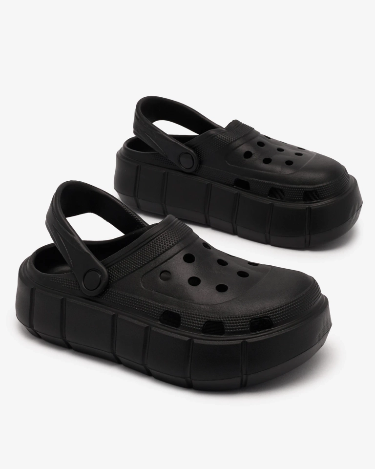 Royalfashion Černé dámské žabky s prolamovaným lemem Mightty