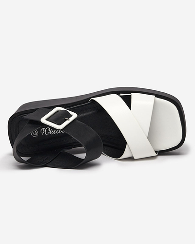 Bílé a černé dámské sandály z eko kůže na klínku Scozi - boty