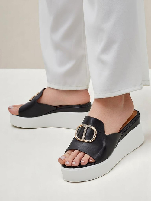 Royalfashion жіночі шльопанці на танкетці Daffin