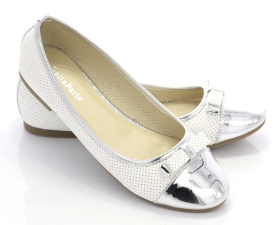Biało-srebrne baleriny z kokardką - Obuwie