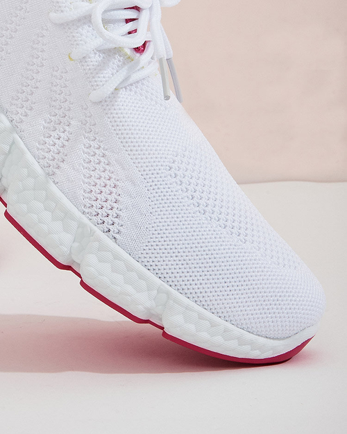 Білі жіночі кросівки з рожевими вставками Baym