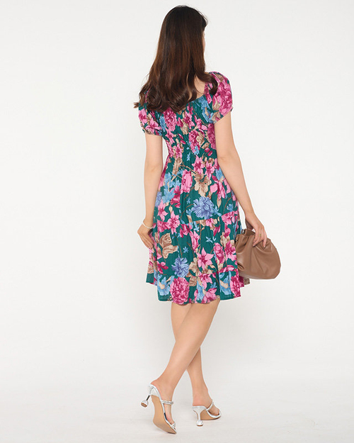 Зелена жіноча міні-сукня у квіти