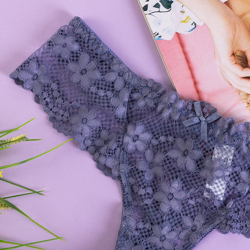 Фіолетові жіночі мереживні труси