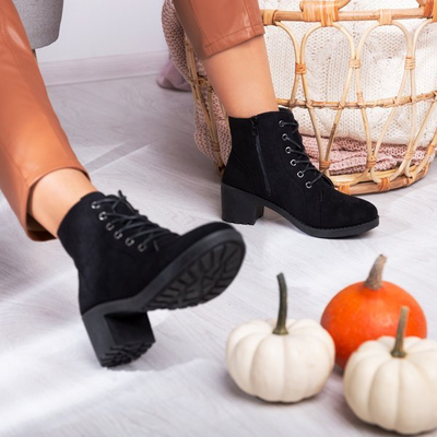 Černé kotníkové boty na vyšším sloupku Nemesis - Footwear