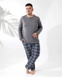 Tmavě šedá