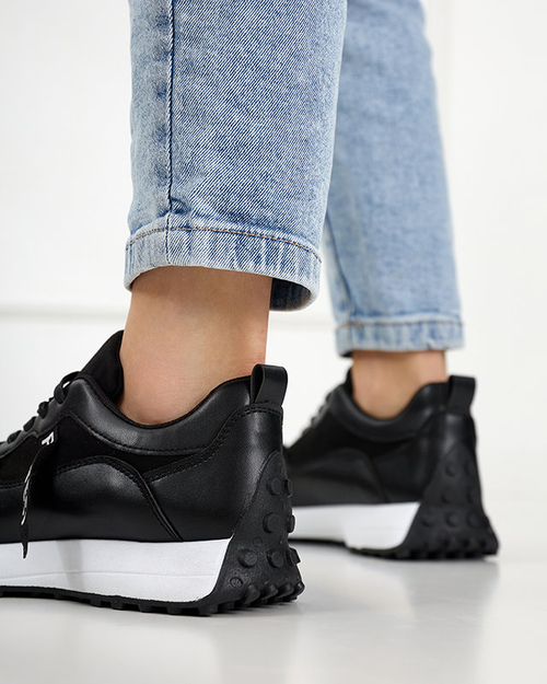 Чорні жіночі кросівки Arika