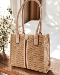 světle hnědá || hnědý