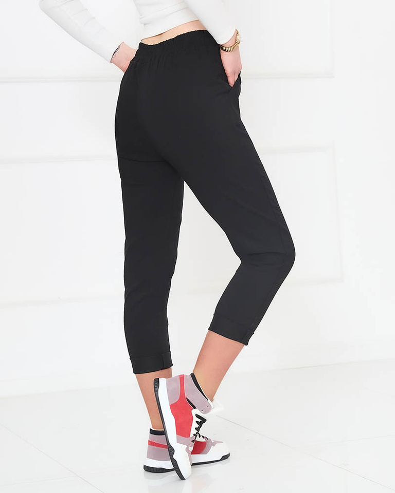 Dámské látkové kalhoty v černé barvě- Oblečení