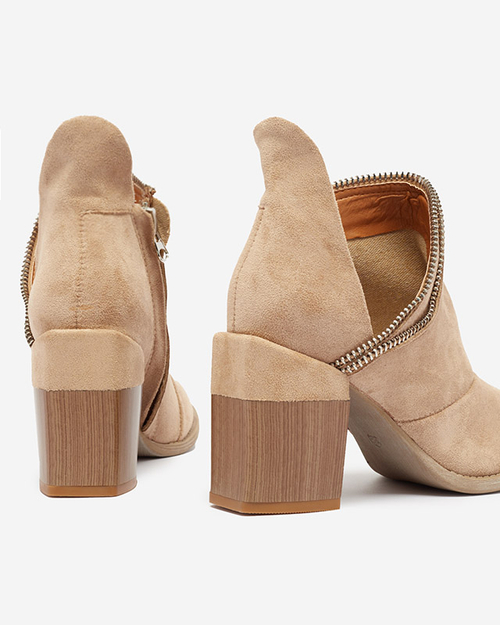 Світло-коричневі жіночі утеплені чоботи на підборах Mukis