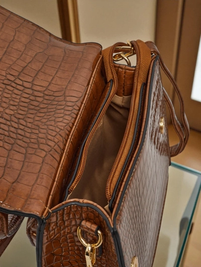 Lakovaná Malá dámská kabelka z eko kůže Veluna