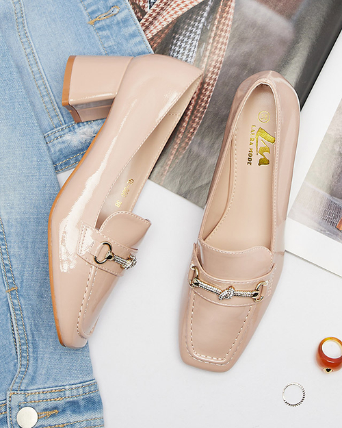 Лаковані жіночі туфлі-мокасини кольору nude Welmok- Взуття