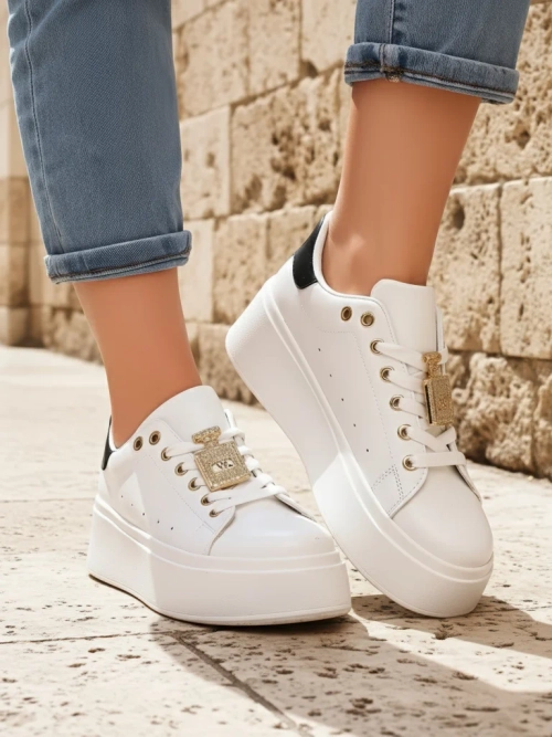 Royalfashion Спортивні жіночі кросівки Kisoffi