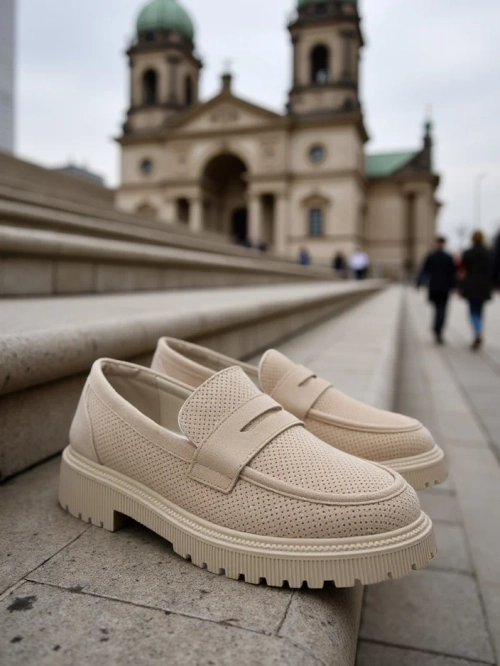 Жіночі лофери Callista бежеві, екологічна шкіра, плоский каблук 4 см