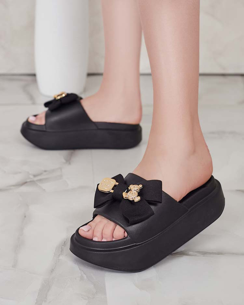 Жіночі гумові шльопанці Royalfashion з декоративним бантом Apis