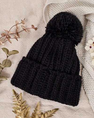 Жіноча в'язана шапка Royalfashion з помпоном