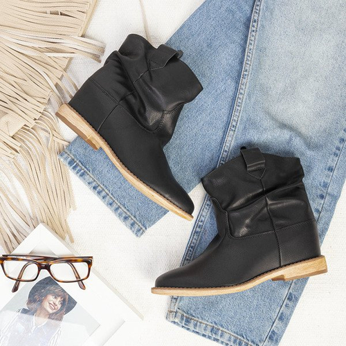 Чорні ковбойські черевики на каблуці клинової каблучки - Взуття 1