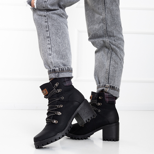 OUTLET Чорні жіночі чоботи на посту Royaltan - Взуття