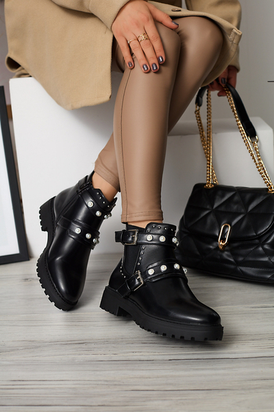 Dámské kotníkové boty z eko kůže s perličkami v černé barvě Saalo- Footwear