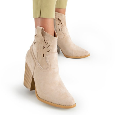 Бежеві ковбойські черевики ала на пост Бельє - Взуття