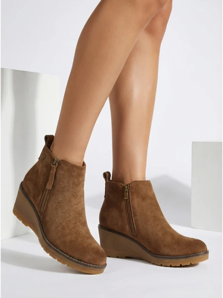 Dámské kotníkové boty na klínku Zarrico
