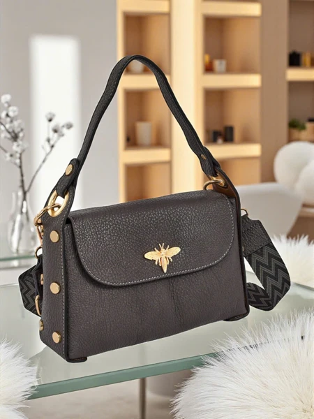 Dámská kabelka Hera Nero z eko-kůže s ozdobnou včelou – šedá